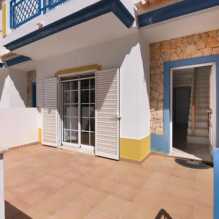 Constança Villa *