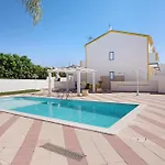 Constanca Villa *